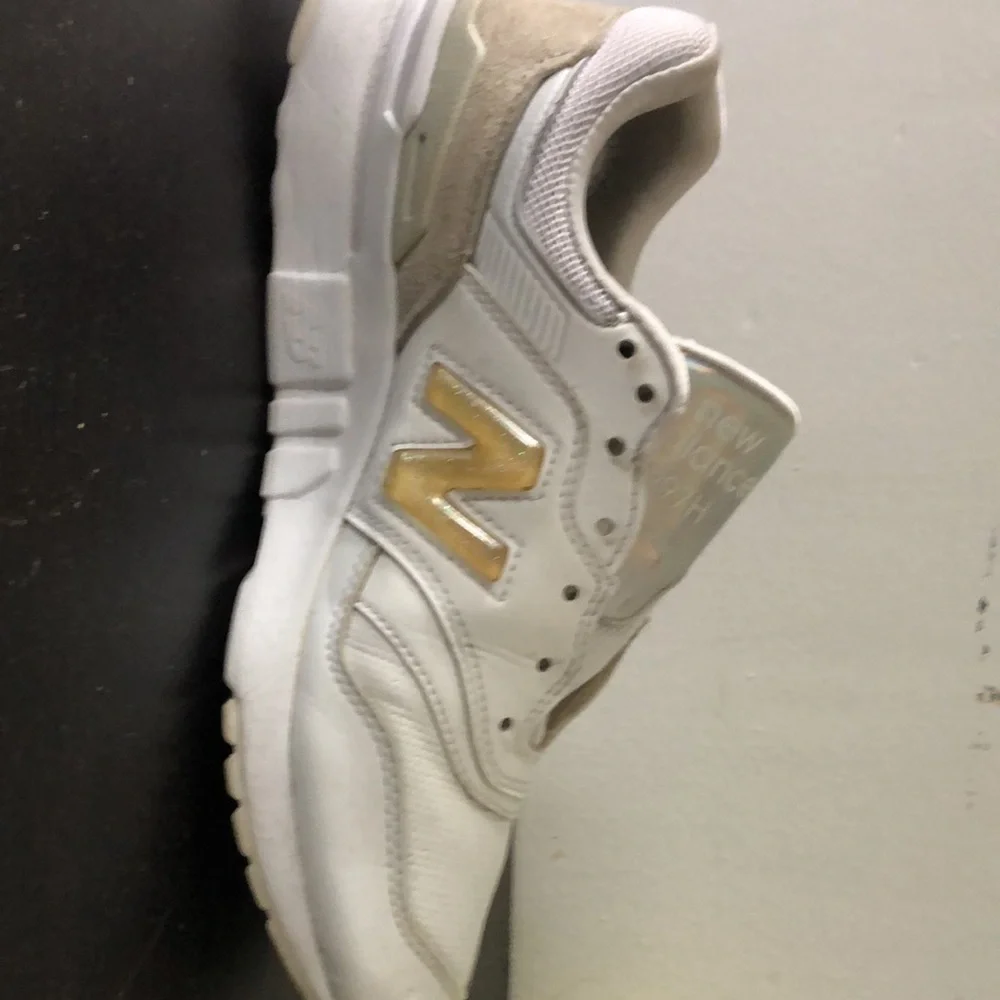 New Balance 997H White Leather Sparkle Sneakers Size 8 - Picture 2 of 5
